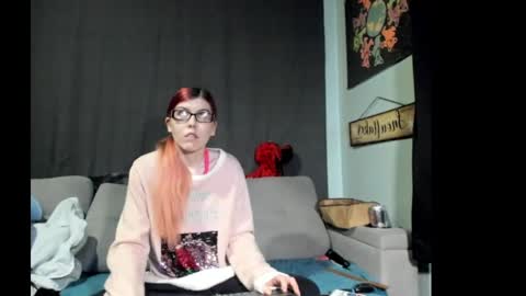 roxihazeleyes online show from 18, 9, 2025