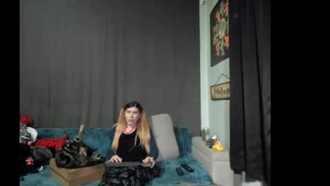 roxihazeleyes online show from 26, 11, 2025