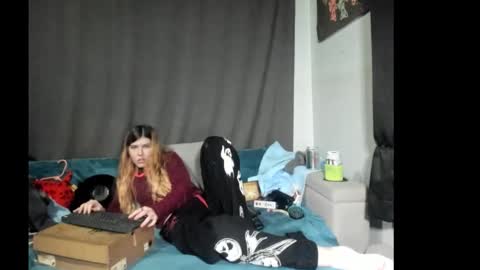 roxihazeleyes online show from 21, 12, 2025