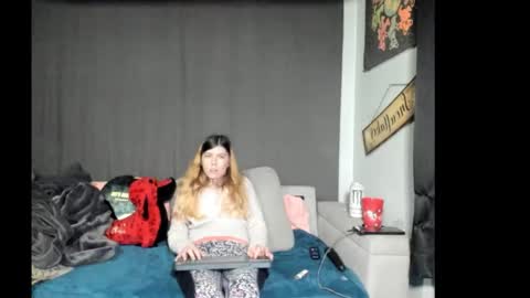 roxihazeleyes online show from 25, 2, 2026