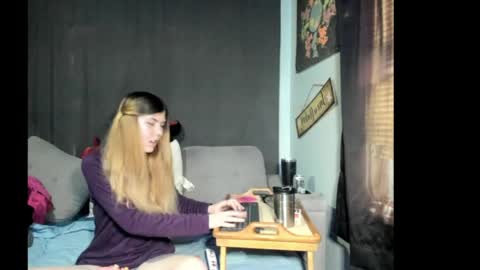 roxihazeleyes online show from 5, 4, 2026