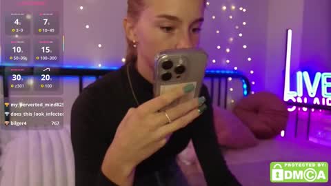 Snapshot of roxxxie_reid chatting on 16, 9, 2025 Roxieex ABBY online show from 16, 9, 2025