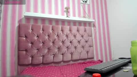 Snapshot of roxxy_velasquez chatting on 22, 12, 2024 roxxy_velasquez online show from 22, 12, 2024