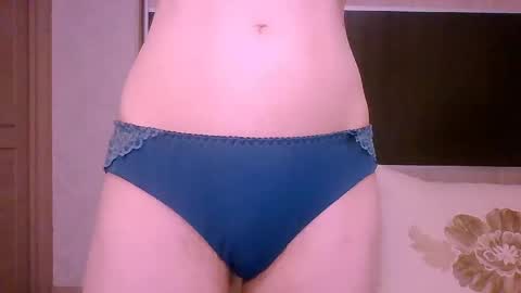 Roxxy Wharton online show from 12, 4, 2026