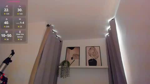 Roxy hell online show from 21, 4, 2026