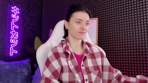 Snapshot of roxy_riot_ chatting on 1, 3, 2025 roxy_riot_ online show from 1, 3, 2025