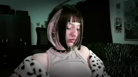 Roxy Independient model Help me to reach 50 thumbs up online show from 16, 5, 2026