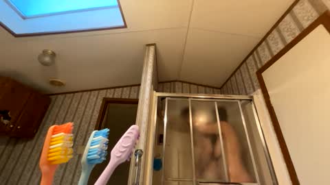 Roxy and Brock online show from 8, 11, 2025