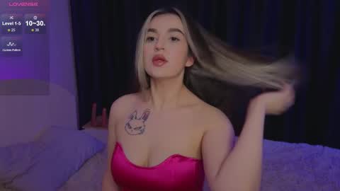Snapshot of roxychilli chatting on 2, 3, 2025 Roxy online show from 2, 3, 2025
