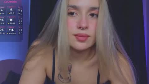 Snapshot of roxychilli chatting on 15, 9, 2025 Roxy online show from 15, 9, 2025