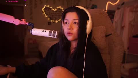 Snapshot of roxysuh chatting on 8, 8, 2026 roxysuh online show from 8, 8, 2026