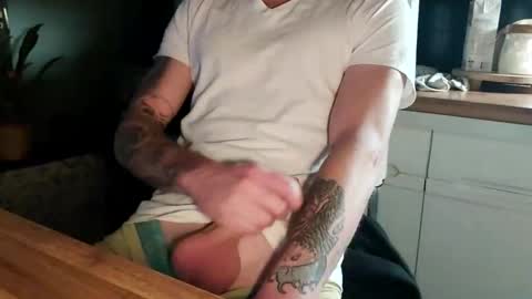 Snapshot of ruan8080 chatting on 26, 12, 2024 petit cochon online show from 26, 12, 2024