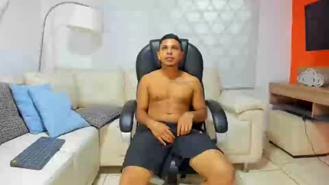 Snapshot of rubenxxx_marquezzz chatting on 15, 10, 2025 RUBEN online show from 15, 10, 2025