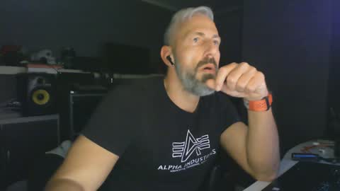 Chico que rico Caliente online show from 6, 1, 2025