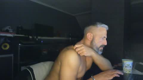 Chico que rico Caliente online show from 6, 2, 2025