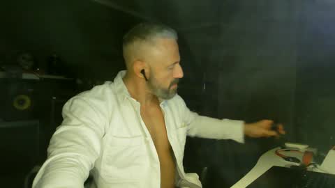 Chico que rico Caliente online show from 24, 2, 2025