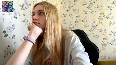 Snapshot of rusmedium chatting on 29, 6, 2026 Lisa and Vlad online show from 29, 6, 2026