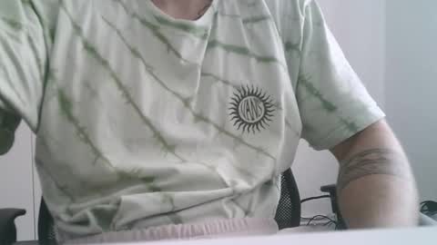 Snapshot of ryanhoffmann15 chatting on 21, 10, 2025 ryanhoffmann15 online show from 21, 10, 2025