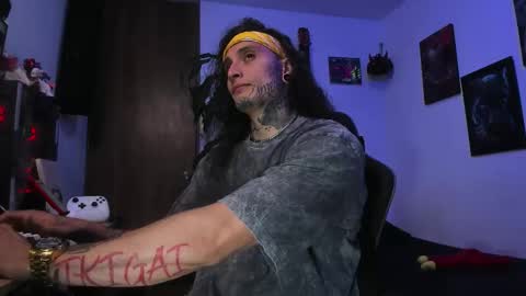 leopmonk help me reach 100 thumbs up online show from 22, 12, 2025