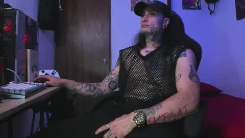 Snapshot of ryuk_it chatting on 19, 1, 2026 leopmonk help me reach 100 thumbs up online show from 19, 1, 2026