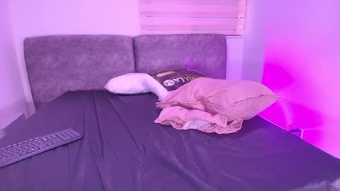 s_sofia_ online show from 7, 6, 2026