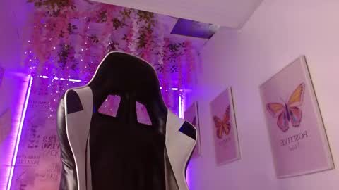 1 online show from 4, 12, 2025