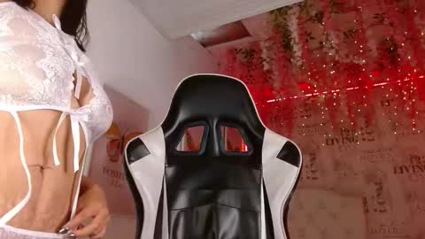 Snapshot of saara_martin chatting on 5, 3, 2026 1 online show from 5, 3, 2026