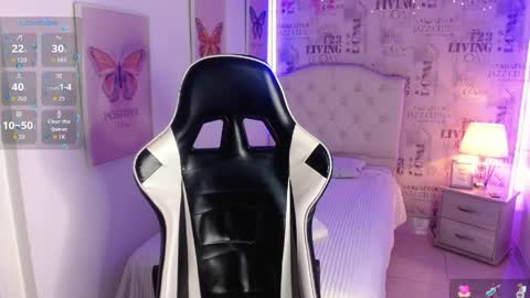 Snapshot of saara_martin chatting on 9, 4, 2026 1 online show from 9, 4, 2026