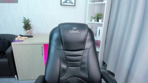 GMT7TueWedThuFriSatSun 0100am-0700am online show from 6, 1, 2025