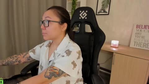 Snapshot of sabrina_sven chatting on 16, 2, 2026 GMT7TueWedThuFriSatSun 0100am-0700am online show from 16, 2, 2026