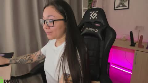 Snapshot of sabrina_sven chatting on 25, 2, 2026 GMT7TueWedThuFriSatSun 0100am-0700am online show from 25, 2, 2026