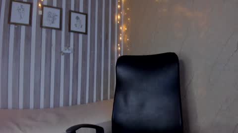 Snapshot of sabrinahims_ chatting on 6, 2, 2025 mariana online show from 6, 2, 2025