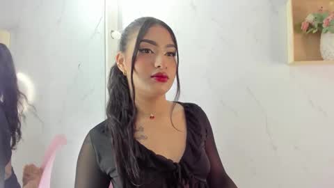 Snapshot of sabrinahims_ chatting on 23, 9, 2025 mariana online show from 23, 9, 2025