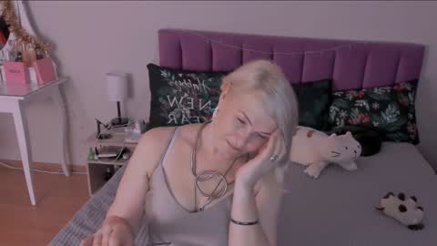 Snapshot of sabrinamacmarren chatting on 26, 12, 2024 Sabrina MacMarren online show from 26, 12, 2024