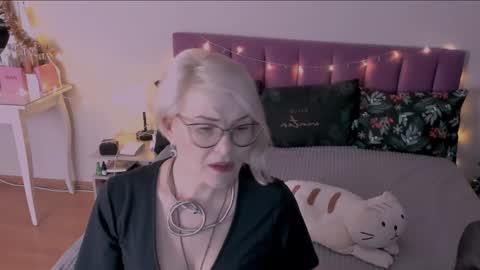 Snapshot of sabrinamacmarren chatting on 28, 12, 2024 Sabrina MacMarren online show from 28, 12, 2024