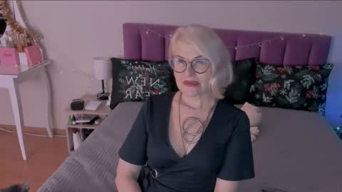 Snapshot of sabrinamacmarren chatting on 28, 12, 2024 Sabrina MacMarren online show from 28, 12, 2024