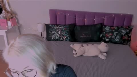 Snapshot of sabrinamacmarren chatting on 28, 12, 2024 Sabrina MacMarren online show from 28, 12, 2024
