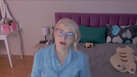 Snapshot of sabrinamacmarren chatting on 28, 1, 2025 Sabrina MacMarren online show from 28, 1, 2025