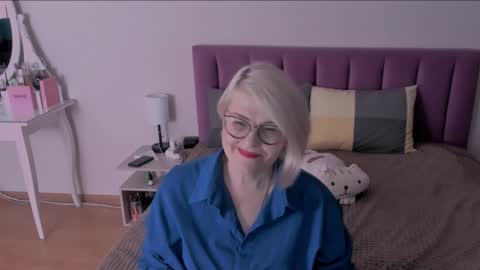 Snapshot of sabrinamacmarren chatting on 1, 2, 2025 Sabrina MacMarren online show from 1, 2, 2025
