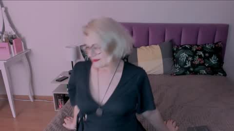 Snapshot of sabrinamacmarren chatting on 2, 2, 2025 Sabrina MacMarren online show from 2, 2, 2025