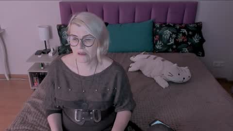 Snapshot of sabrinamacmarren chatting on 7, 2, 2025 Sabrina MacMarren online show from 7, 2, 2025