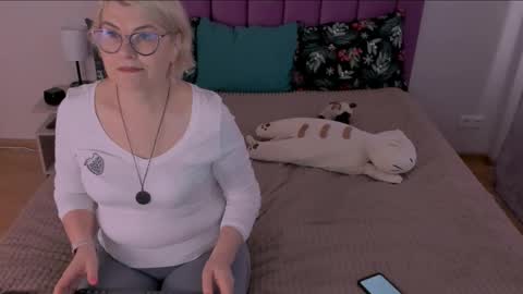 Snapshot of sabrinamacmarren chatting on 11, 2, 2025 Sabrina MacMarren online show from 11, 2, 2025