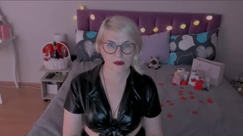 Snapshot of sabrinamacmarren chatting on 14, 2, 2025 Sabrina MacMarren online show from 14, 2, 2025