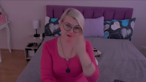 Snapshot of sabrinamacmarren chatting on 16, 2, 2025 Sabrina MacMarren online show from 16, 2, 2025