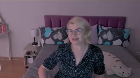 Snapshot of sabrinamacmarren chatting on 20, 2, 2025 Sabrina MacMarren online show from 20, 2, 2025