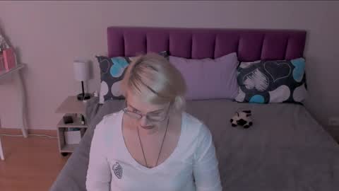 Snapshot of sabrinamacmarren chatting on 22, 2, 2025 Sabrina MacMarren online show from 22, 2, 2025