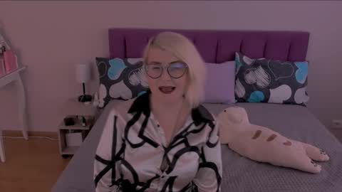 Snapshot of sabrinamacmarren chatting on 23, 2, 2025 Sabrina MacMarren online show from 23, 2, 2025