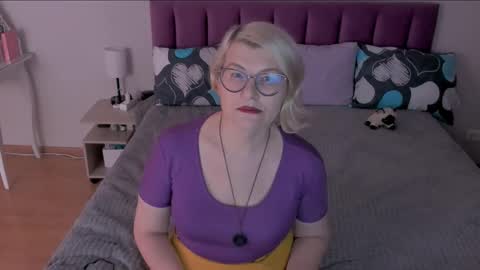 Snapshot of sabrinamacmarren chatting on 24, 2, 2025 Sabrina MacMarren online show from 24, 2, 2025