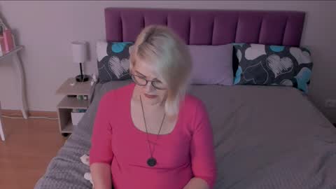 Snapshot of sabrinamacmarren chatting on 25, 2, 2025 Sabrina MacMarren online show from 25, 2, 2025