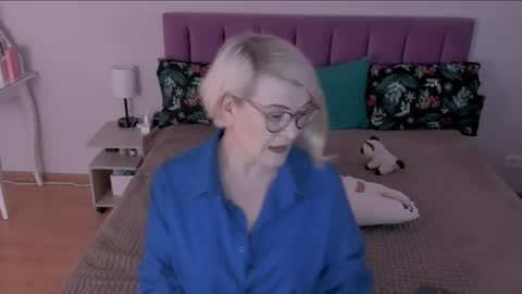 Snapshot of sabrinamacmarren chatting on 2, 3, 2025 Sabrina MacMarren online show from 2, 3, 2025